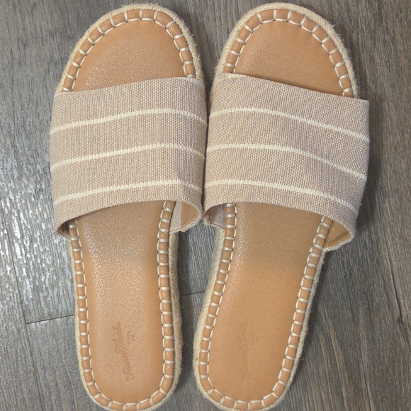Universal Thread • Tan Slide Sandals - Picture 4 of 9